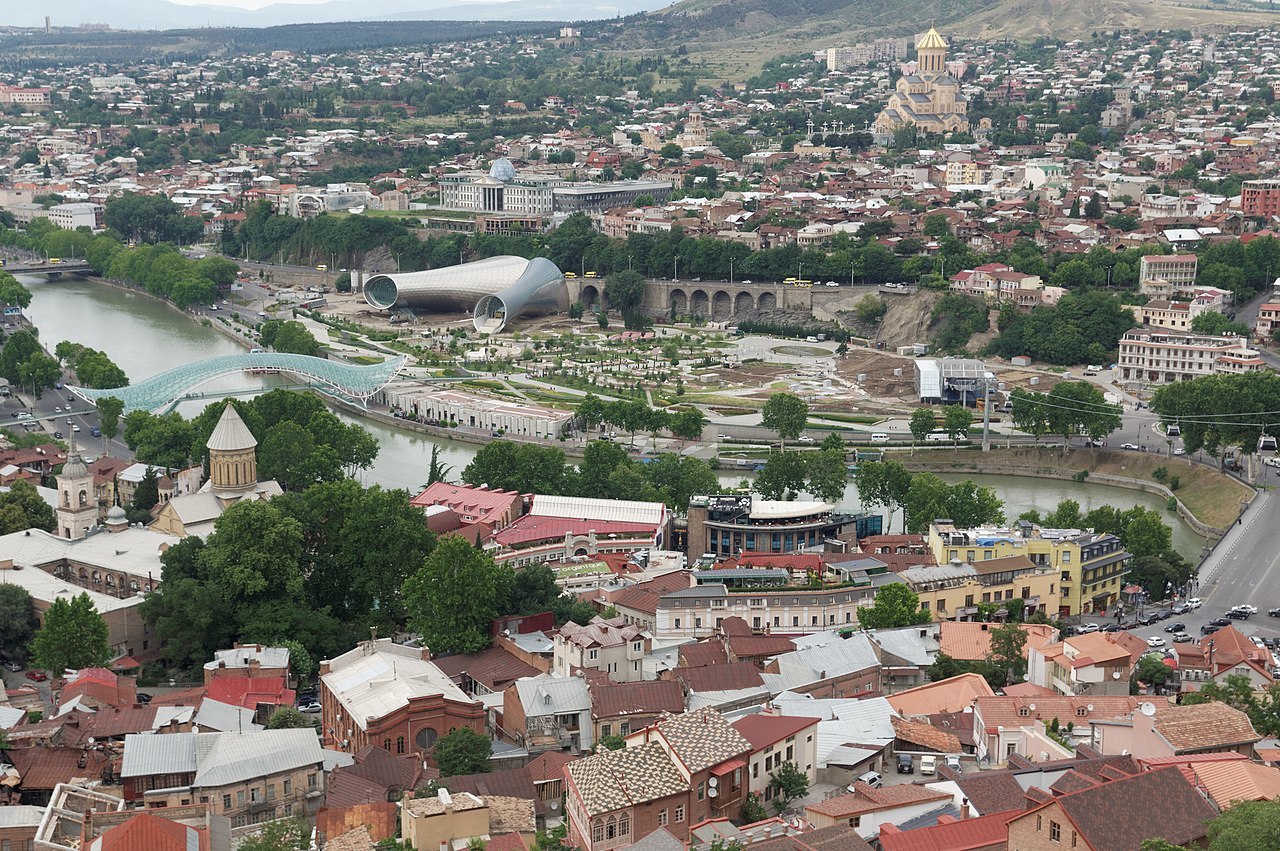 Местные жители уверяют, что Тбилиси безопасен для туристов, несмотря на протесты