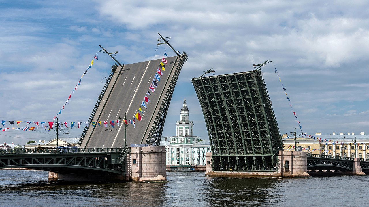 Туристов предупредили о штрафах за неуплату курортного сбора в Санкт-Петербурге