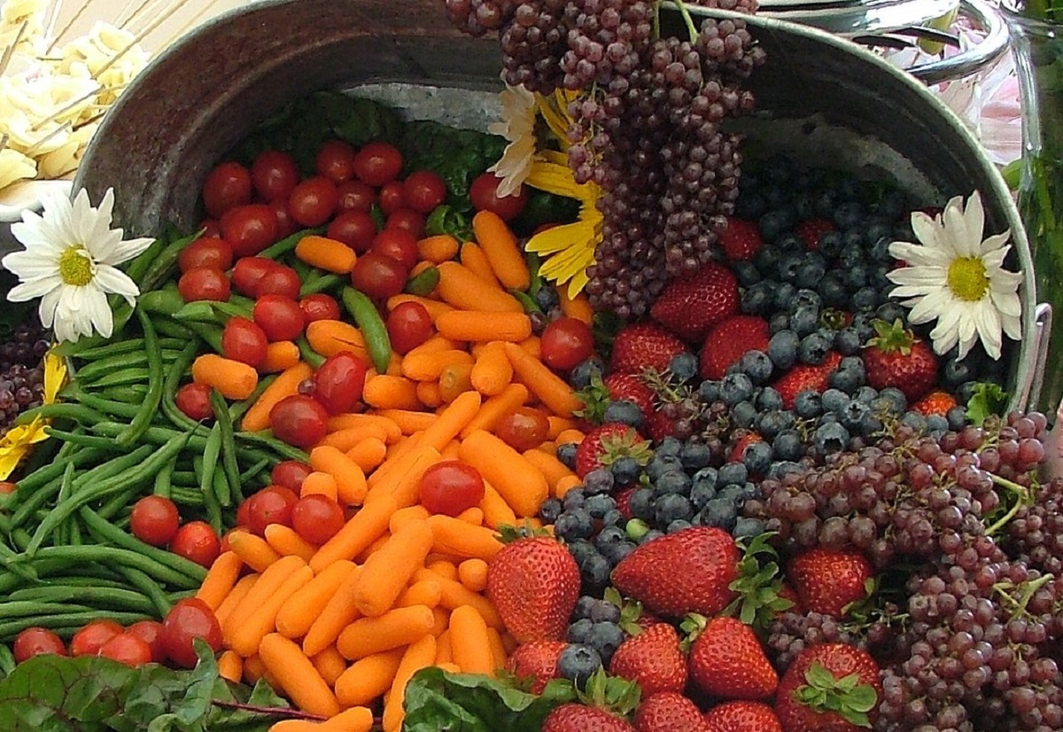 Из-за аномальной жары в России цены на фрукты и ягоды могут вырасти до 50%