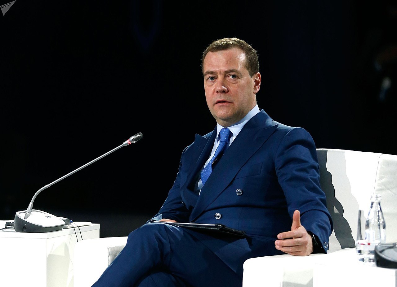 Дмитрий Медведев назвал канцлера ФРГ Шольца ничтожеством