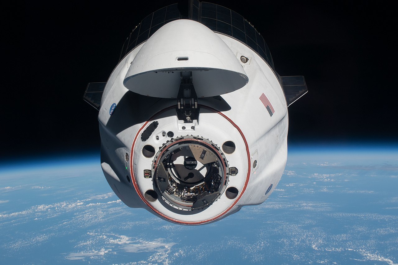 NASA подтверждает падение обшивки челнока Crew Dragon в Северной Каролине