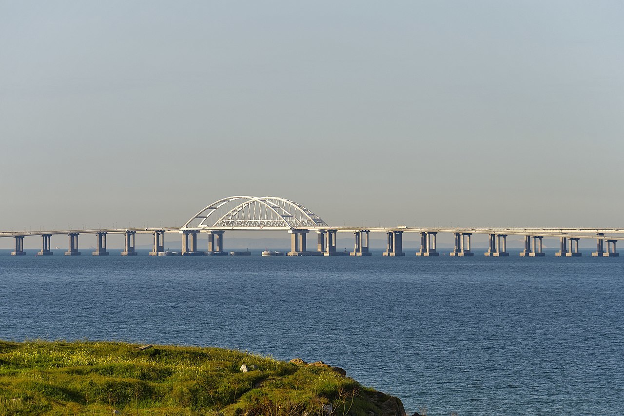 У Крымского моста и на переправе скопилась очередь из более чем 600 машин