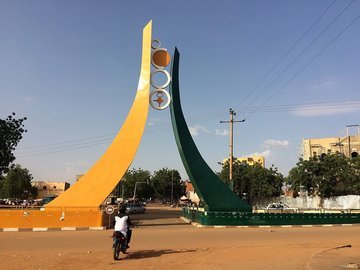 В столице Нигера открыли проект по благоустройству под гимн России